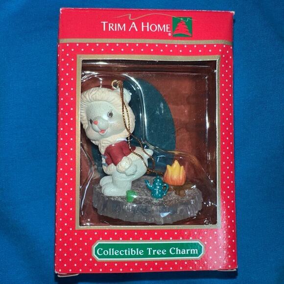 NOS Vintage Trim A Home Collectible Tree Charm Ornament Bear Warming Campfire - Picture 1 of 6